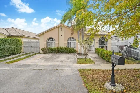 2784 W 70th Street Hialeah FL 33016