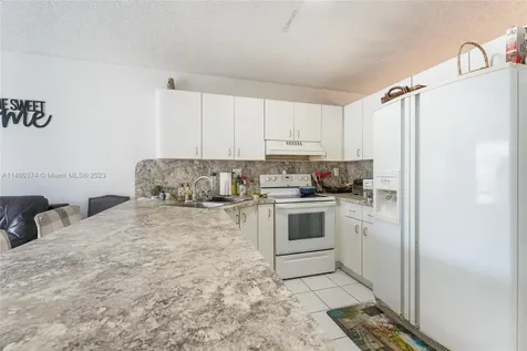 2784 W 70th Street Hialeah FL 33016