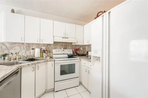 2784 W 70th Street Hialeah FL 33016