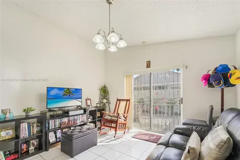2784 W 70th Street Hialeah FL 33016
