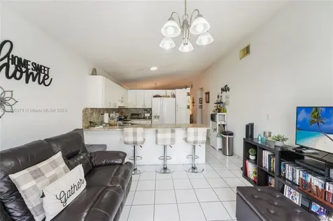 2784 W 70th Street Hialeah FL 33016