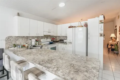 2784 W 70th Street Hialeah FL 33016