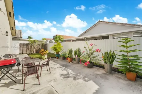 2784 W 70th Street Hialeah FL 33016
