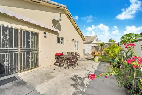 2784 W 70th Street Hialeah FL 33016
