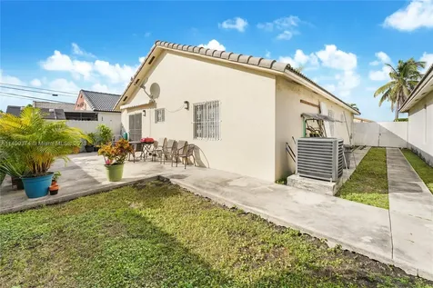 2784 W 70th Street Hialeah FL 33016
