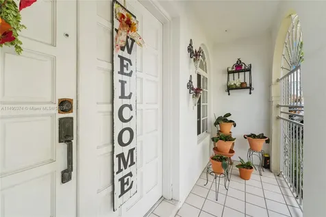 2784 W 70th Street Hialeah FL 33016