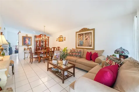 2784 W 70th Street Hialeah FL 33016