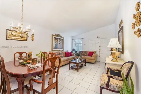 2784 W 70th Street Hialeah FL 33016