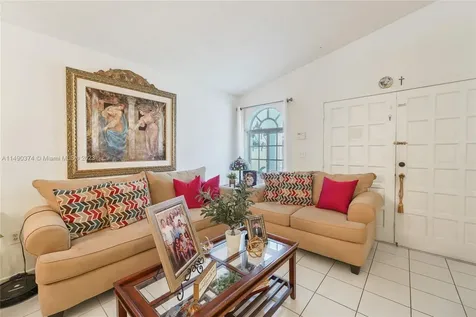 2784 W 70th Street Hialeah FL 33016