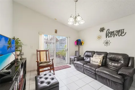 2784 W 70th Street Hialeah FL 33016