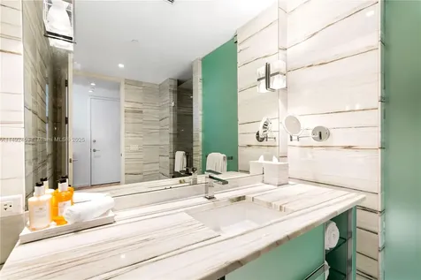 2201 Collins Avenue Miami Beach FL 33139