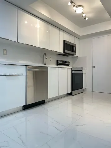 18041 Biscayne Boulevard Aventura FL 33160