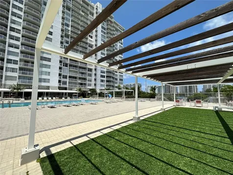 18041 Biscayne Boulevard Aventura FL 33160