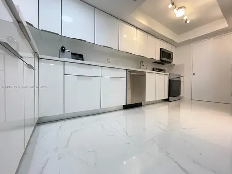 18041 Biscayne Boulevard Aventura FL 33160