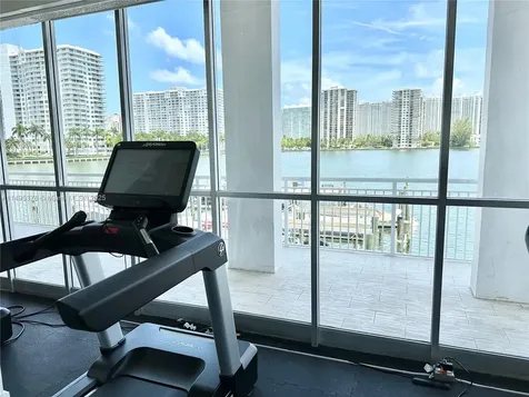 18041 Biscayne Boulevard Aventura FL 33160