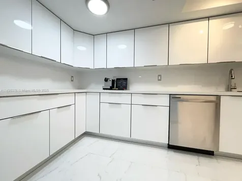 18041 Biscayne Boulevard Aventura FL 33160