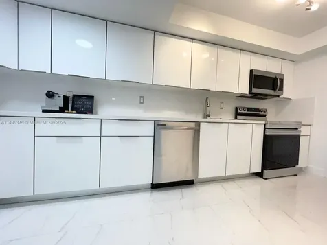 18041 Biscayne Boulevard Aventura FL 33160
