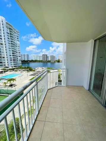 18041 Biscayne Boulevard Aventura FL 33160