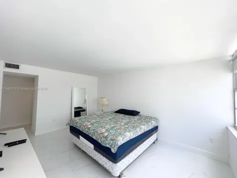 18041 Biscayne Boulevard Aventura FL 33160