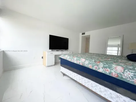 18041 Biscayne Boulevard Aventura FL 33160