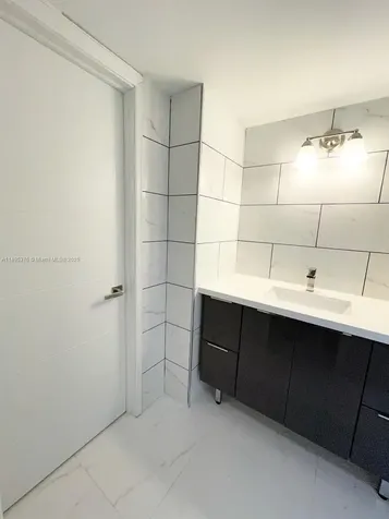 18041 Biscayne Boulevard Aventura FL 33160