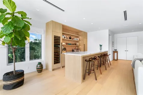 2770 Sunset Drive Miami Beach FL 33140