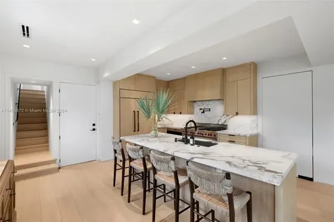 2770 Sunset Drive Miami Beach FL 33140