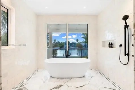 2770 Sunset Drive Miami Beach FL 33140