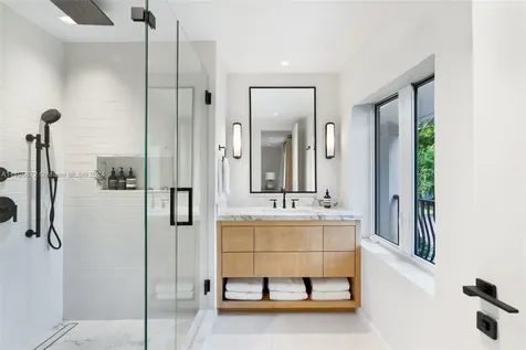 2770 Sunset Drive Miami Beach FL 33140