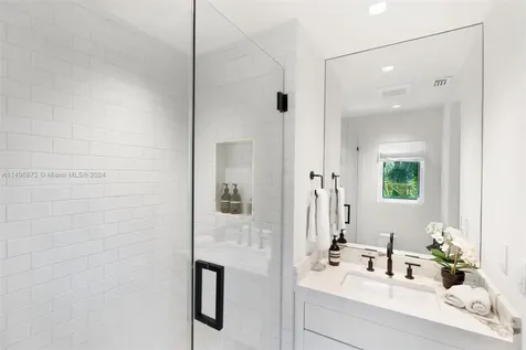2770 Sunset Drive Miami Beach FL 33140