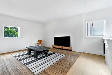 2770 Sunset Drive Miami Beach FL 33140
