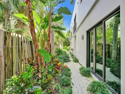 610 NE 14th Avenue Fort Lauderdale FL 33304