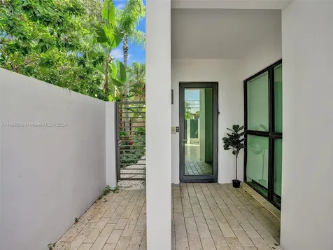 610 NE 14th Avenue Fort Lauderdale FL 33304