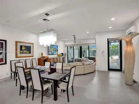 610 NE 14th Avenue Fort Lauderdale FL 33304