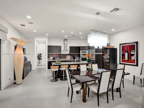 610 NE 14th Avenue Fort Lauderdale FL 33304