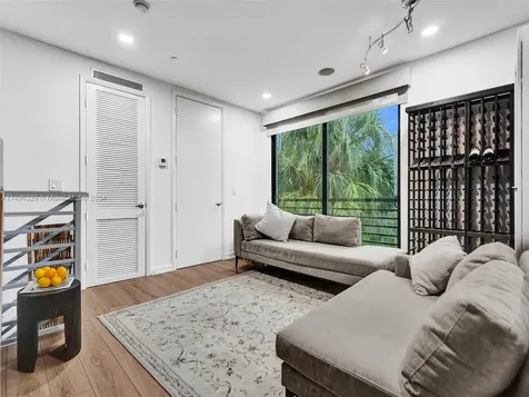 610 NE 14th Avenue Fort Lauderdale FL 33304