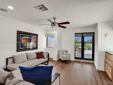 610 NE 14th Avenue Fort Lauderdale FL 33304
