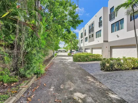 610 NE 14th Avenue Fort Lauderdale FL 33304