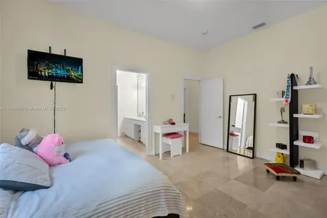 5750 SW 67th Avenue South Miami FL 33143