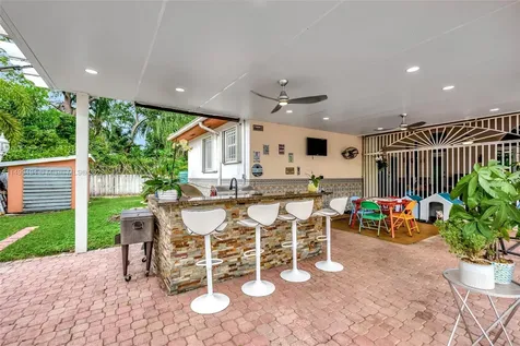 5750 SW 67th Avenue South Miami FL 33143