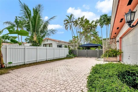 5750 SW 67th Avenue South Miami FL 33143