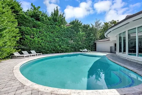 61 Camden Court Bal Harbour FL 33154