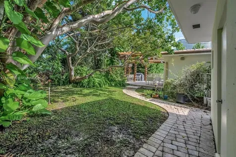 61 Camden Court Bal Harbour FL 33154