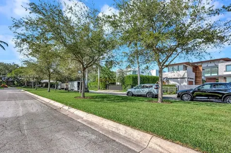 61 Camden Court Bal Harbour FL 33154