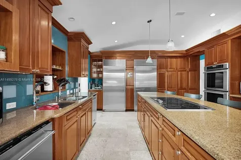 61 Camden Court Bal Harbour FL 33154