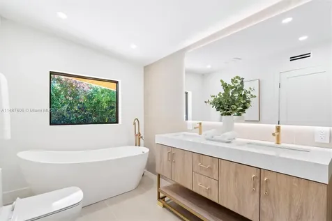 754 W 51st Street Miami Beach FL 33140
