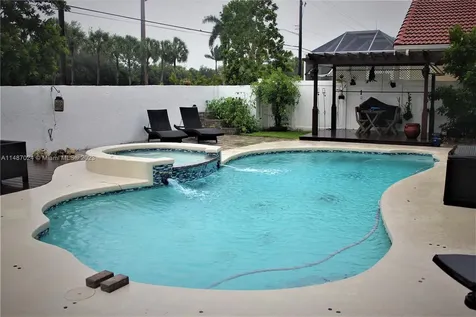 1173 NW 184th Terrace Pembroke Pines FL 33029
