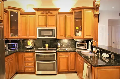 1173 NW 184th Terrace Pembroke Pines FL 33029