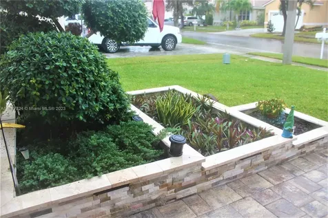 1173 NW 184th Terrace Pembroke Pines FL 33029