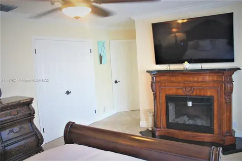 1173 NW 184th Terrace Pembroke Pines FL 33029